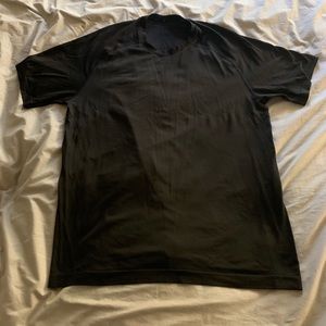 Men’s Lululemon metal vent tech short sleeve